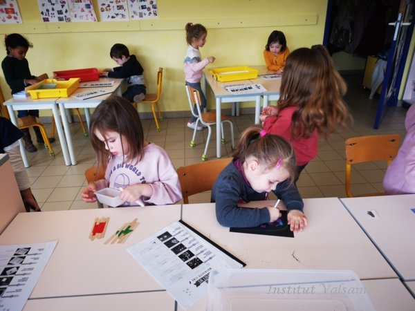Institut_Valsainte_maternelle_atelier_autonome_ (12)